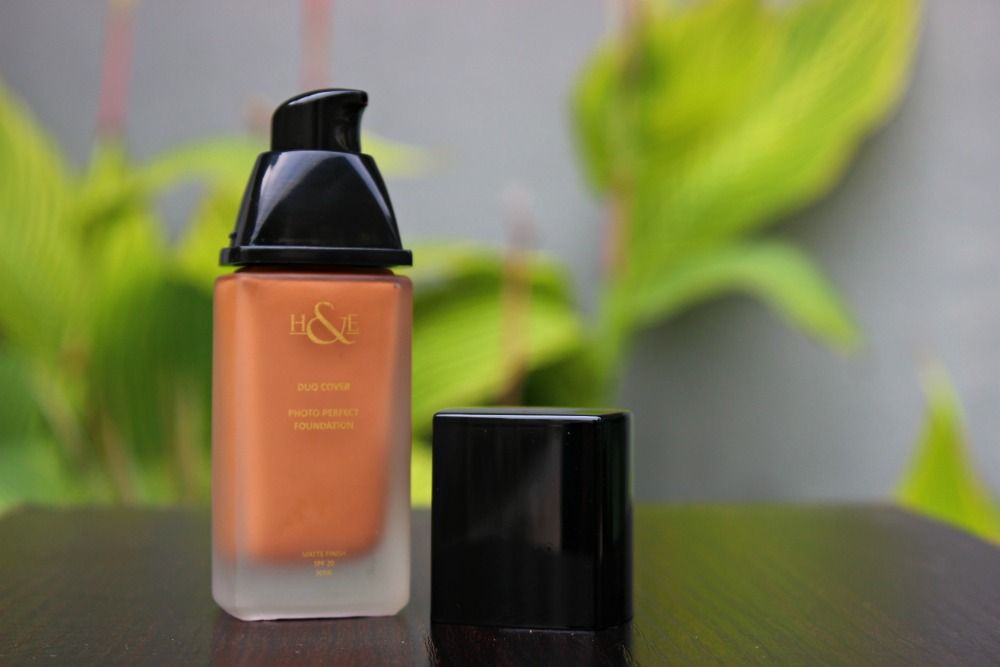 Review Hegai & Esther Duo Cover Liquid Foundation & Loose Powder